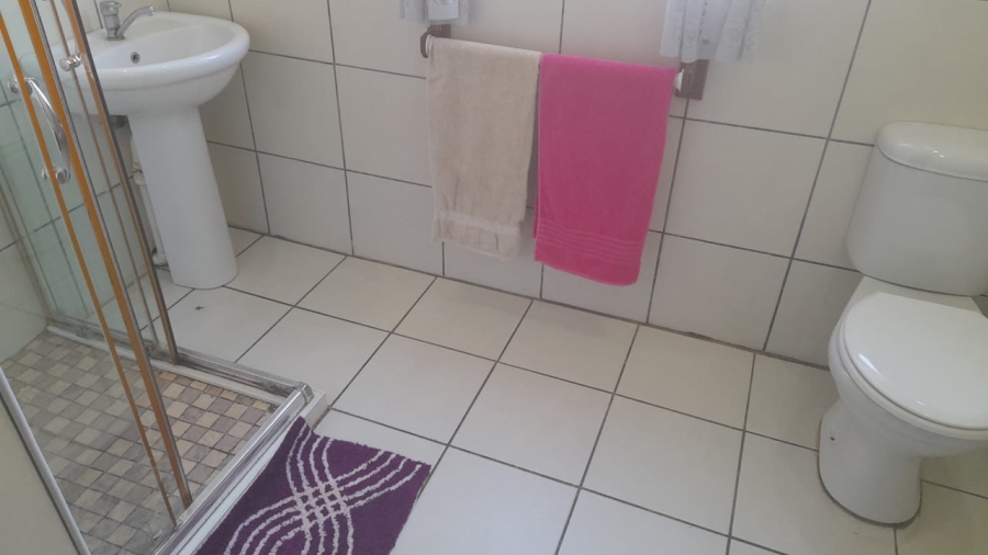 To Let 4 Bedroom Property for Rent in La Hoff North West